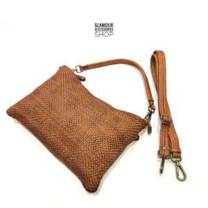 https://www.glamouraccessoriesshop.it/wp-content/uploads/2023/12/borsa-donna-a-spalla-baghettina-vera-pelle-intrecciatac-on-manico-e-tracolla-regolabile-artigianato-italiano-bayside-vintage-retro-MADE-IN-ITALY-MARRONE-300x300.jpeg