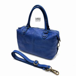 borsa bauletto medio vera pelle lavata vintage made in Italy doppio manico con tracolla regolabile artigianto italiano blu elettrico https://www.glamouraccessoriesshop.it/wp-content/uploads/2024/02/borsa-bauletto-medio-vera-pelle-lavata-vintage-made-in-Italy-doppio-manico-con-tracolla-regolabile-artigianto-italiano-blu-elettrico-300x300.jpeg