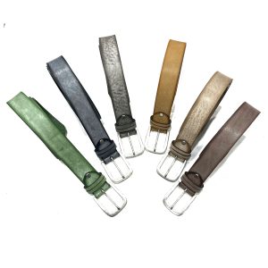 ceinture pour hommes et femmes en cuir véritable style rétro vintage jeans lavage fabriqué en Italie motor davison glamour accessoires boutique https://www.glamouraccessoriesshop.it/wp-content/uploads/2024/03/ceinture-pour-hommes-et-femmes-en-cuir-veritable-style-retro-vintage-jeans-lavage-fabrique-en-Italie-motor-davison-glamour-accessoires-boutique--300x300.jpeg