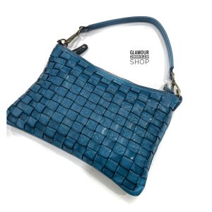 https://www.glamouraccessoriesshop.it/wp-content/uploads/2024/09/borsa-donna-pouchette-a-spalla-vera-pelle-intrecciata-vintage-lavata-artigianato-italiano-MADE-IN-ITALY-tracolla-regolabile-ottanio-300x300.jpeg