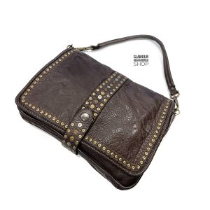 https://www.glamouraccessoriesshop.it/wp-content/uploads/2024/09/borsa-donna-vera-pelle-lavata-vintage-borchiata-con-patta-manico-spalla-con-tracolla-regolabile-MADE-IN-ITALY-atigianato-italiano-testamoro-300x300.jpeg