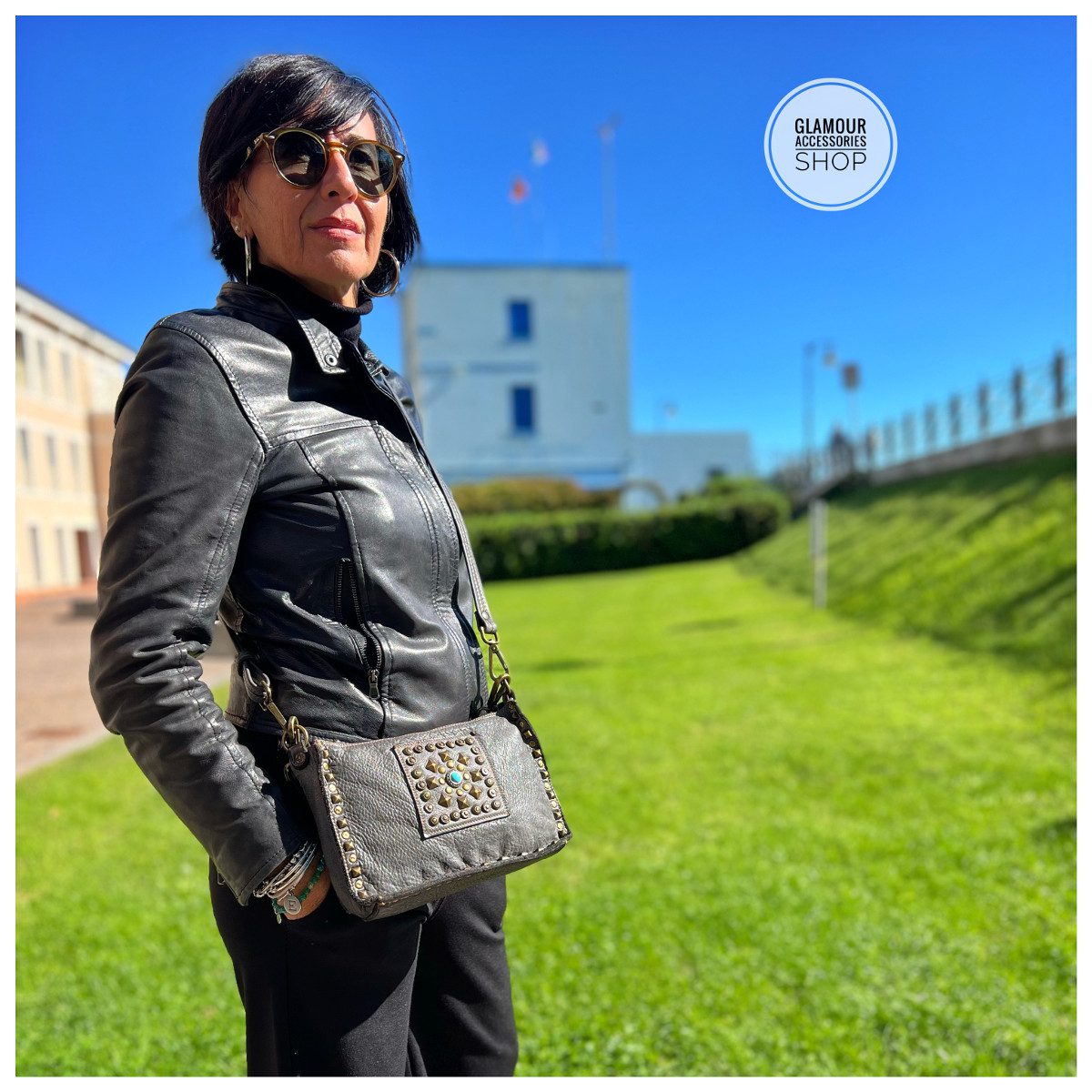 Borsa donna piccola a spalla vera pelle lavata vintage borchiata MADE IN ITALY Conquisty - immagine 4