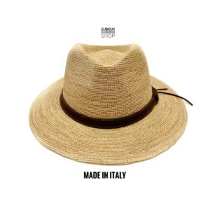 CAPPELLO UOMO DONNA ESTIVO fedora raffia MADE IN ITALY RETRO VINTAGE leggero unisex glamour https://www.glamouraccessoriesshop.it/wp-content/uploads/2025/06/CAPPELLO-UOMO-DONNA-ESTIVO-fedora-raffia-MADE-IN-ITALY-RETRO-VINTAGE-leggero-unisex-glamour--300x300.jpeg
