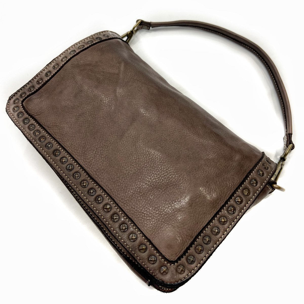 Borsa donna vera pelle vintage patta frontale con bordo borchiato MADE IN ITALY - immagine 17