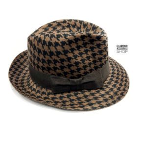 Bonnet en laine pour femme, fabriqué en Italie, style rétro, vintage, glamour, hipster, pied-de-poule, testa moro https://www.glamouraccessoriesshop.it/wp-content/uploads/2025/09/Bonnet-en-laine-pour-femme-fabrique-en-Italie-style-retro-vintage-glamour-hipster-pied-de-poule-testa-moro-300x300.jpeg