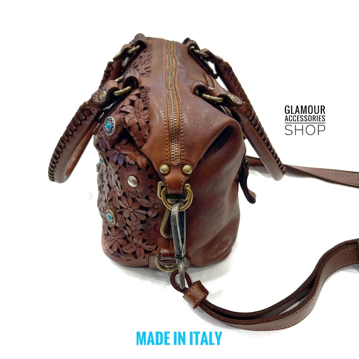 Borsa bauletto donna in vera pelle nera laserata con motivo floreale e dettagli borchiati Made in Italy