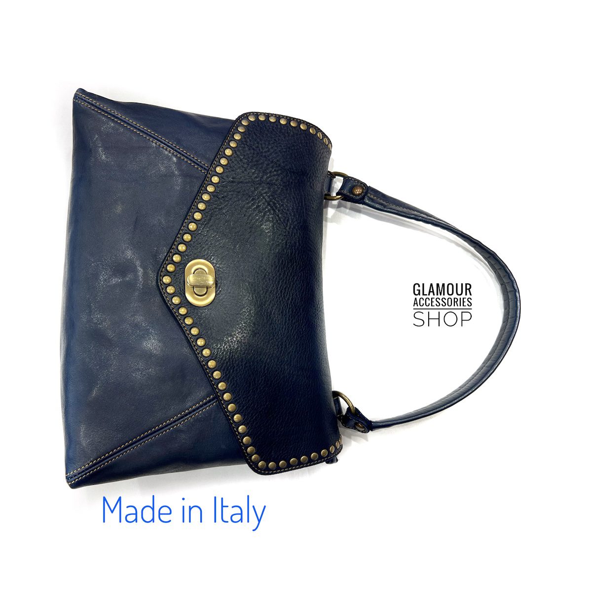 Borsa donna con patta borchiata in vera pelle Made in Italy con manico corto e tracolla regolabile blu