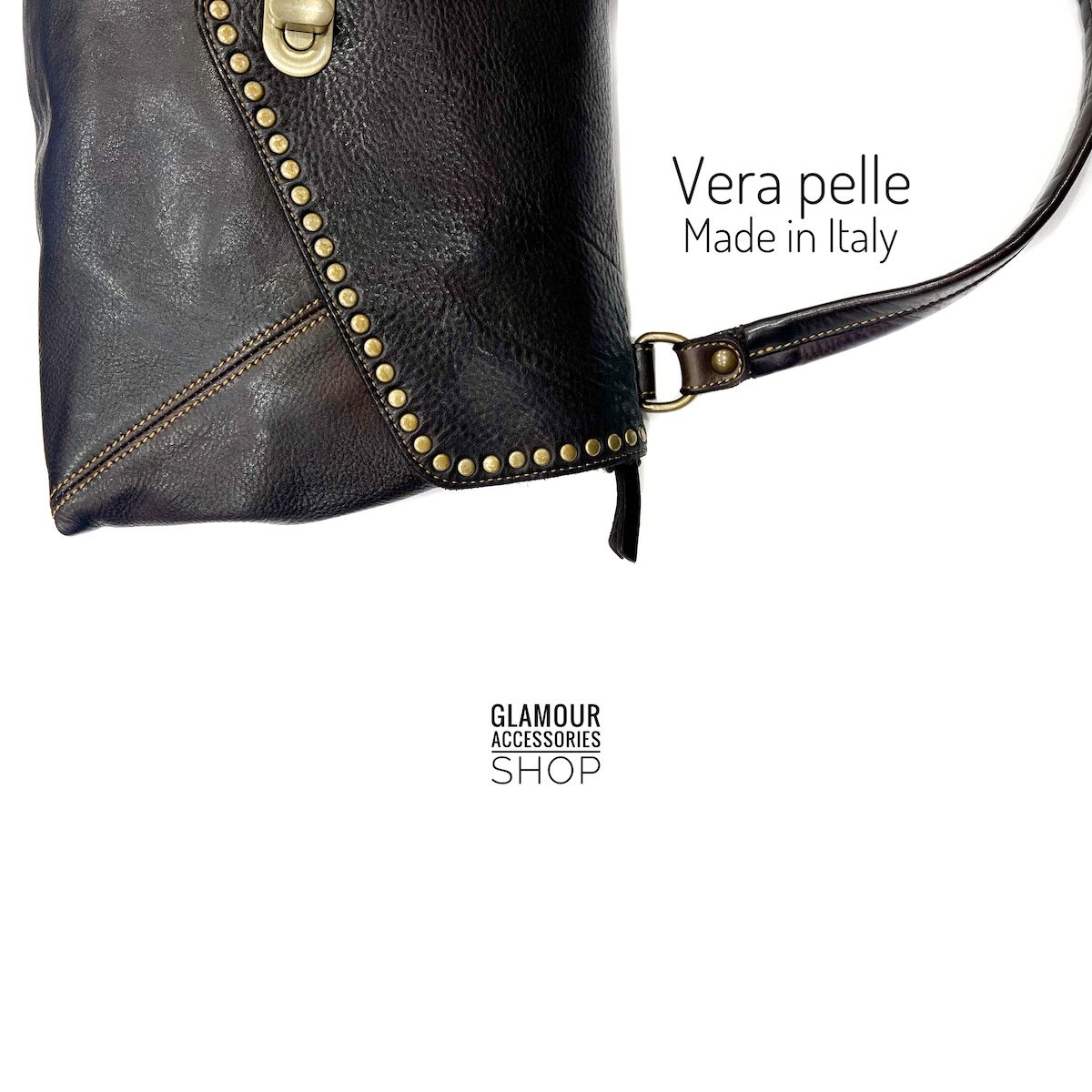 Borsa donna con patta borchiata in vera pelle Made in Italy con manico corto e tracolla regolabile testa moro