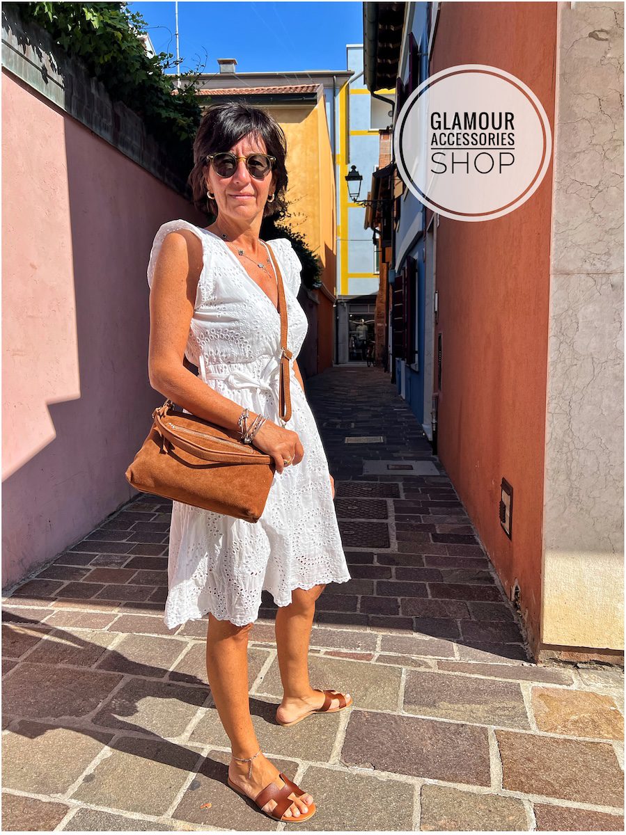 Borsa donna Yoko in pelle scamosciata Made in Italy con manico corto, tracolla lunga regolabile e chiusure zip, glamour accessories shop
