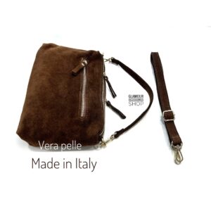 Borsa baguette da donna Yoko in vera pelle scamosciata marrone Made in Italy, con manico corto, tracolla regolabile e chiusure zip.